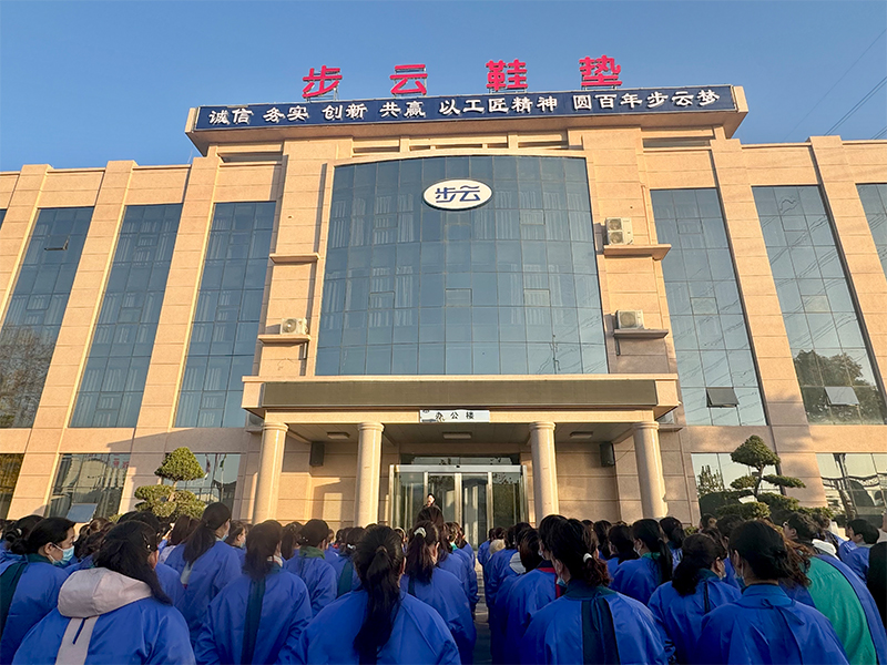 星光不负赶路人：致敬旺季里每一个坚守的九五至尊VI人
